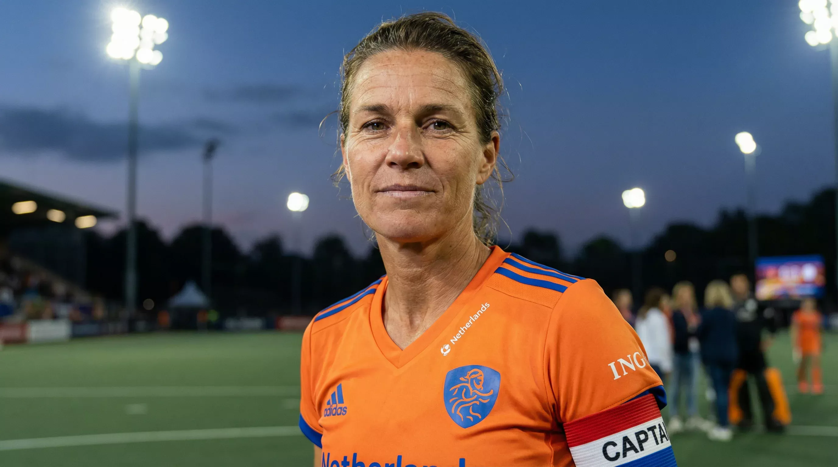 Eva de Goede als ervaren leider van het Nederlandse hockeyteam
