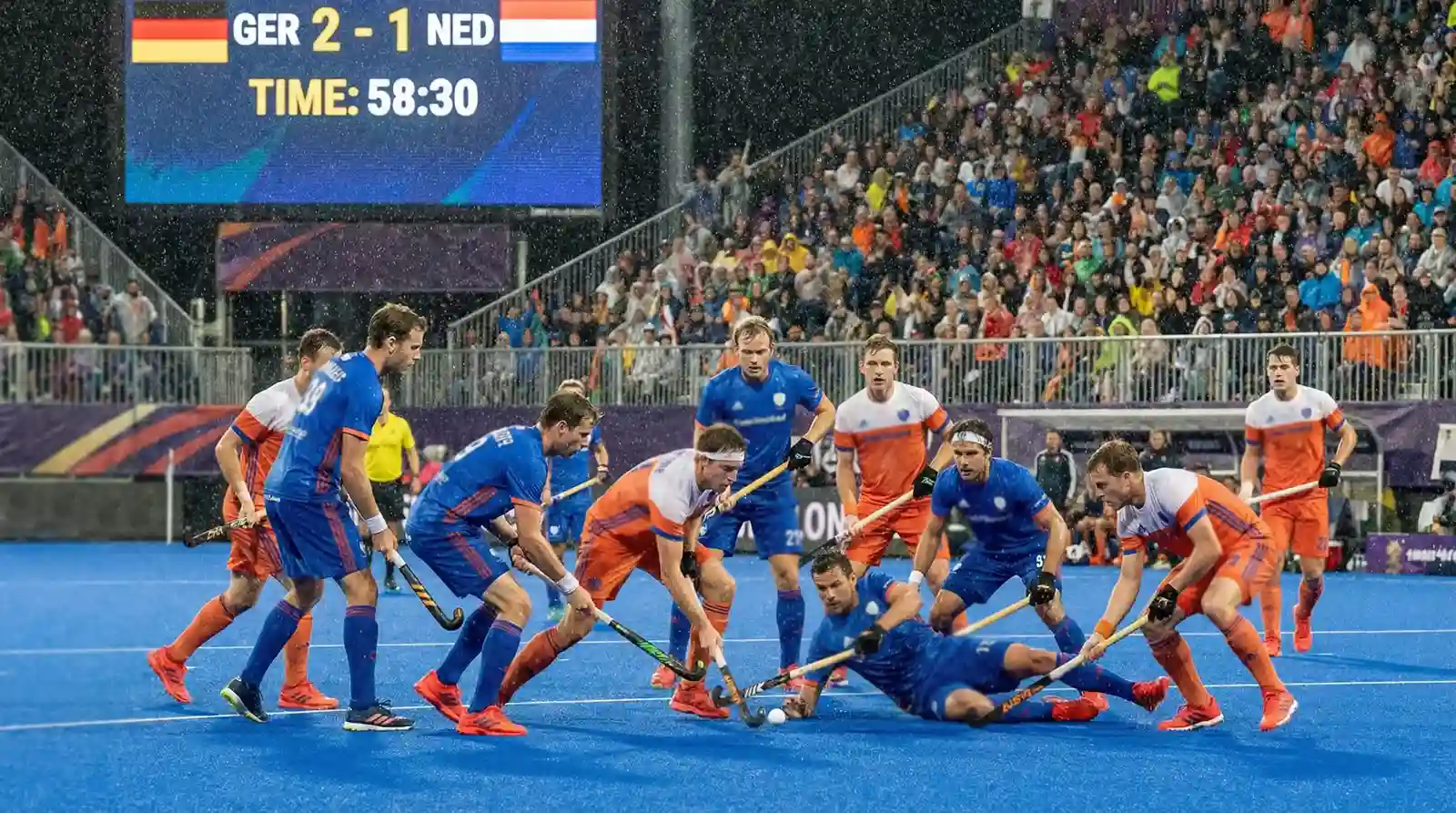 Spannende hockeywedstrijd met wisselende stand op het scorebord