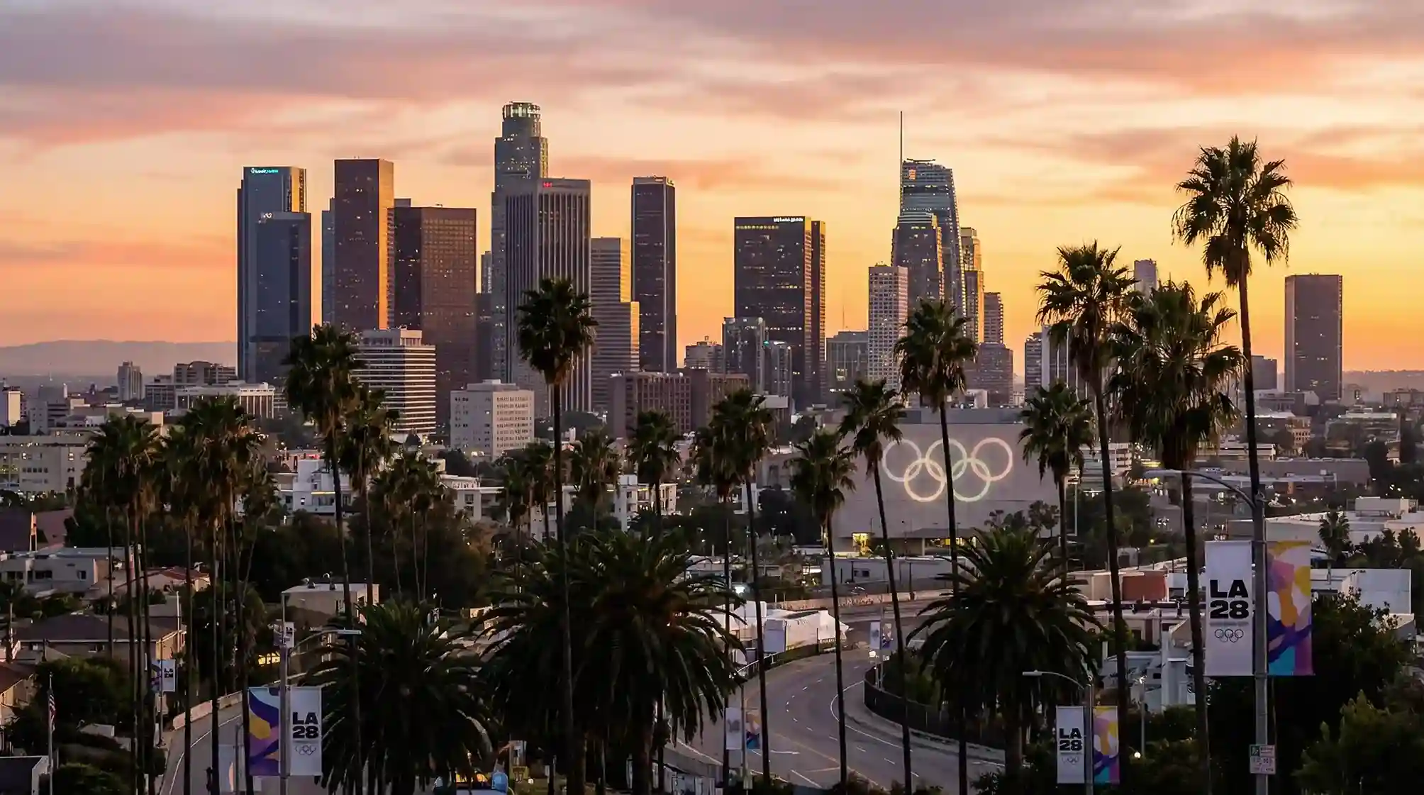 Los Angeles skyline met olympische sfeer voor de Spelen van 2028