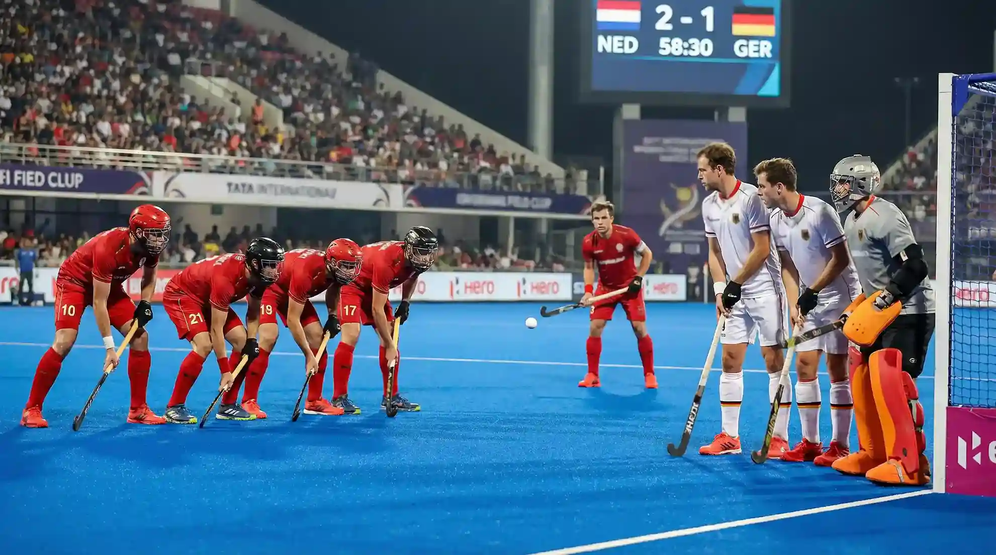 Strafcorner situatie tijdens een internationale hockeywedstrijd