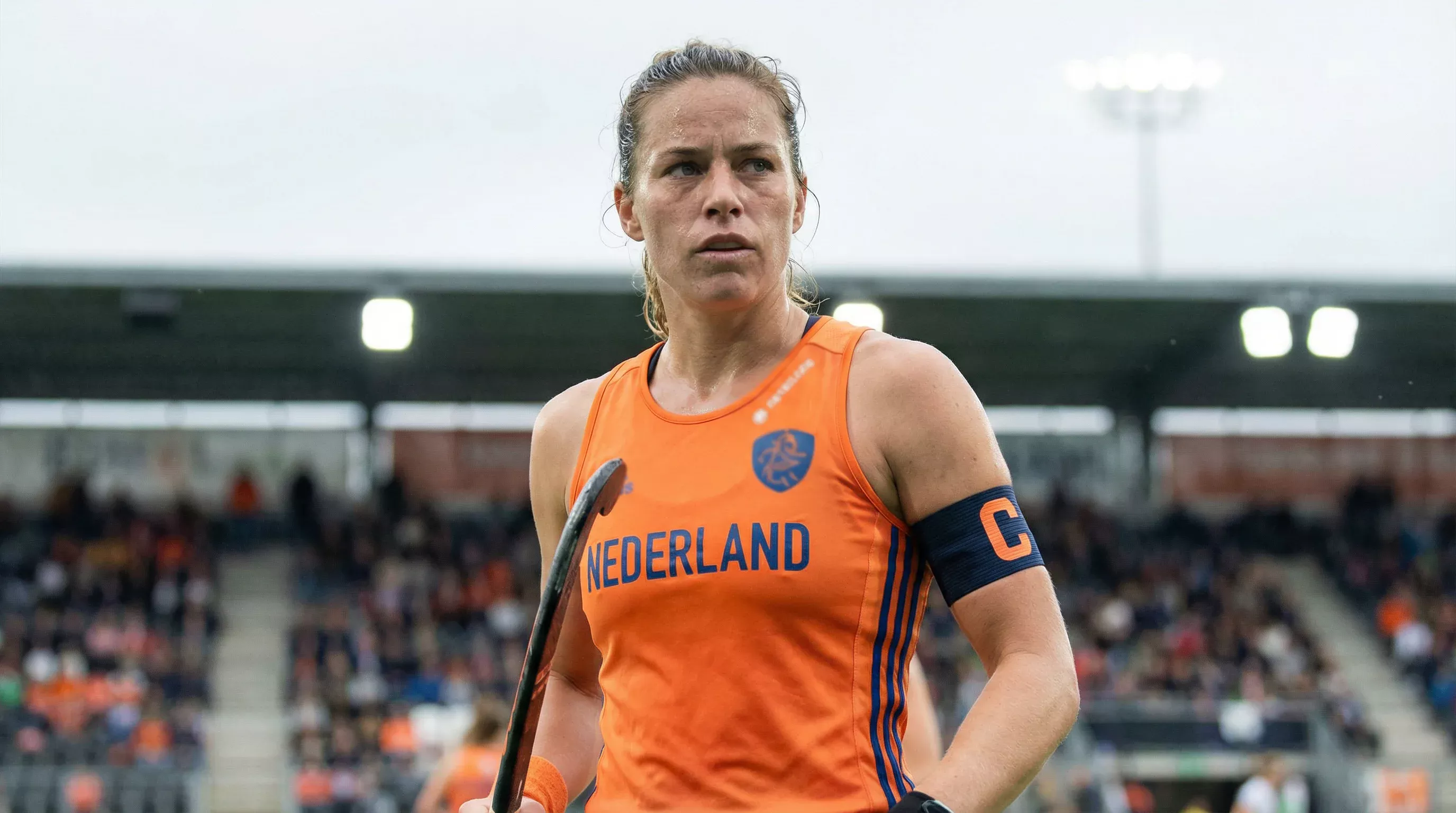 Xan de Waard als aanvoerster van het Nederlandse hockeyteam