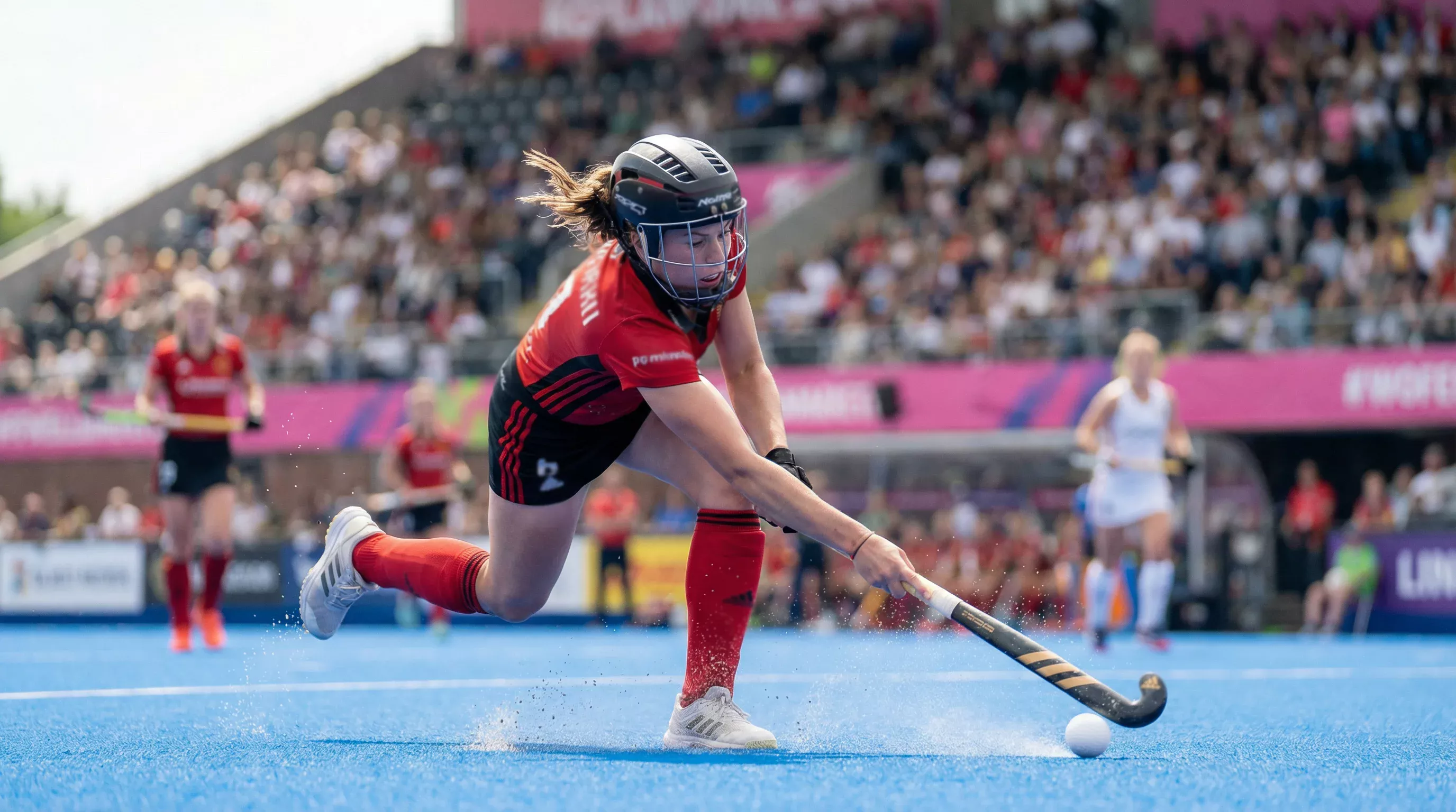 Strafcorner uitvoering met sleeppush techniek op een hockeyveld