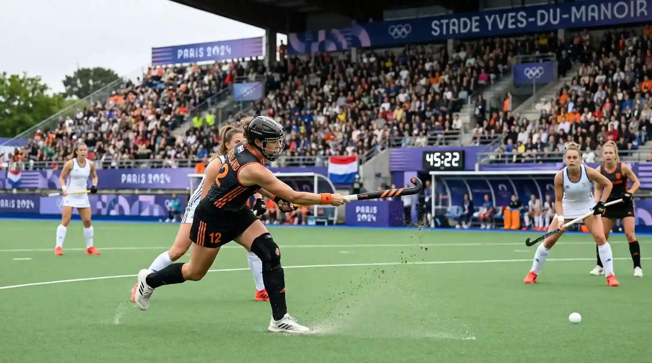 Nederlandse hockeyster in actie tijdens de Olympische Spelen van Parijs 2024