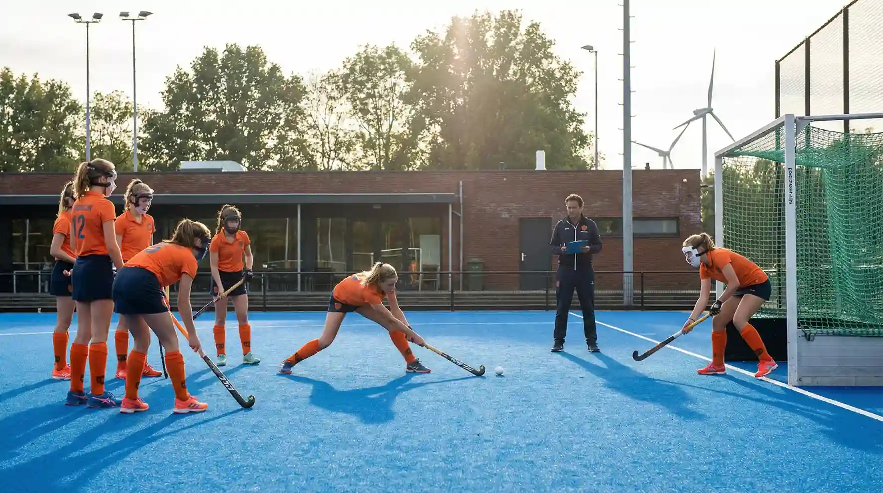 Jonge hockeytalenten trainen op strafcorners